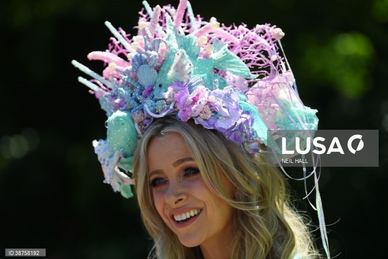 Reino Unido: Tradicional corrida de cavalos de Ascot