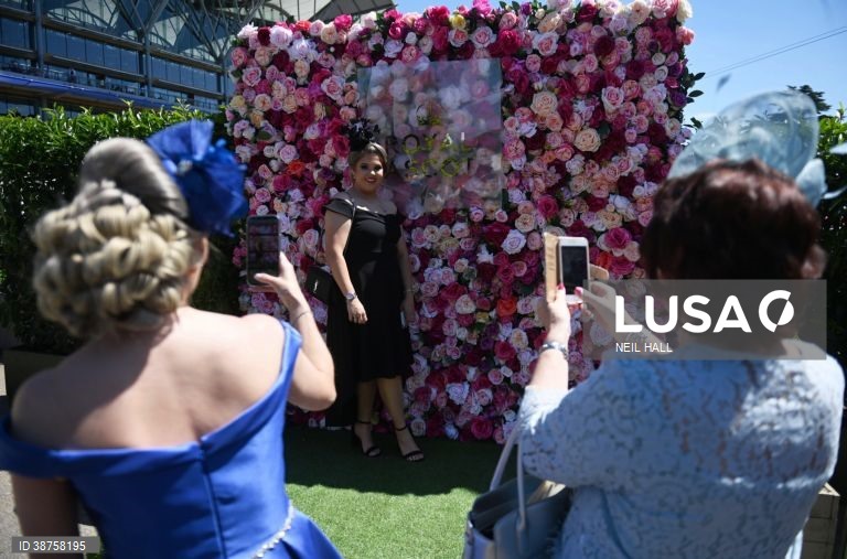 Reino Unido: Tradicional corrida de cavalos de Ascot