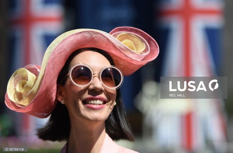 Reino Unido: Tradicional corrida de cavalos de Ascot