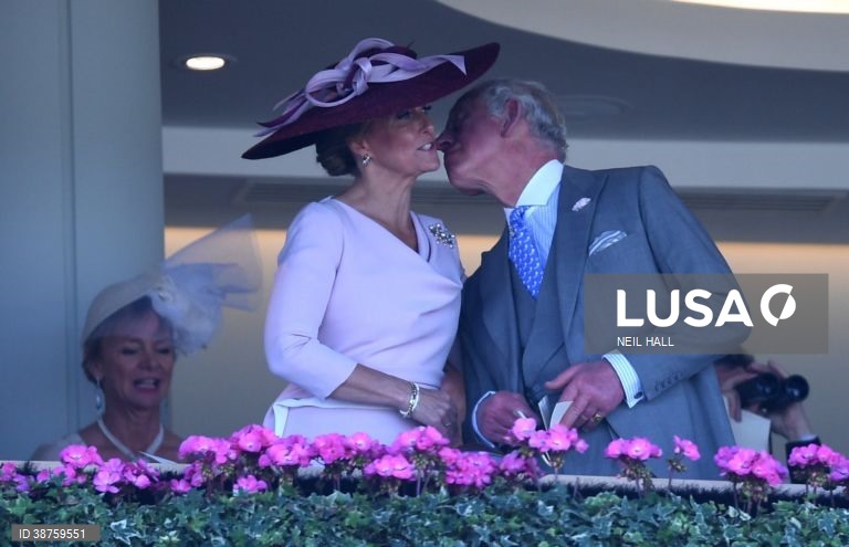 Reino Unido: Tradicional corrida de cavalos de Ascot