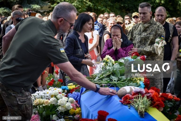 Ucrânia: Funeral do militar ucraniano e ativista Roman Ratushnyi