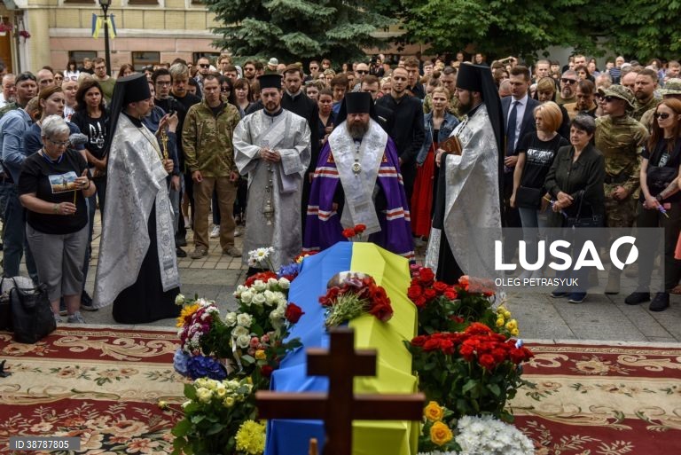 Ucrânia: Funeral do militar ucraniano e ativista Roman Ratushnyi