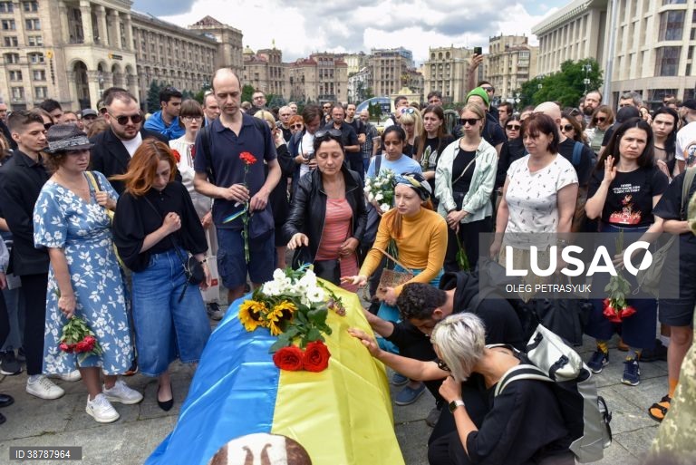 Ucrânia: Funeral do militar ucraniano e ativista Roman Ratushnyi