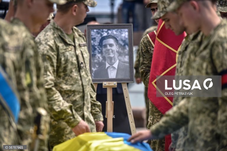 Ucrânia: Funeral do militar ucraniano e ativista Roman Ratushnyi