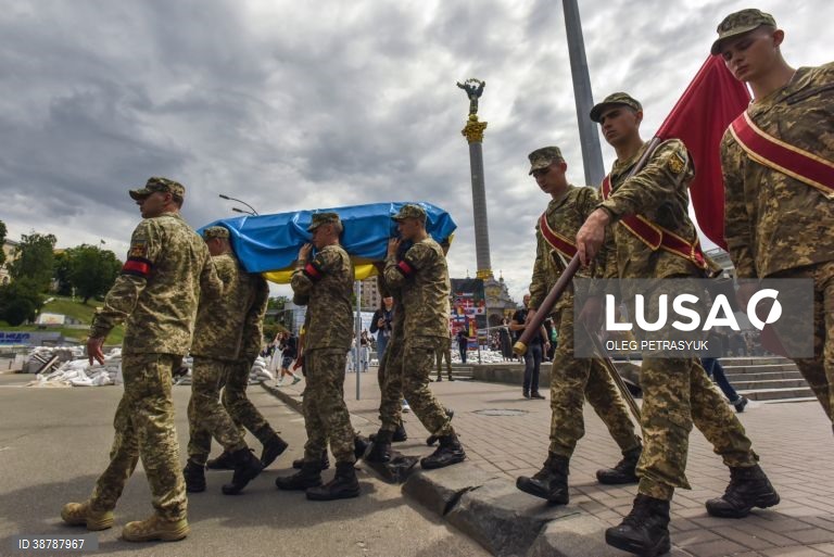 Ucrânia: Funeral do militar ucraniano e ativista Roman Ratushnyi