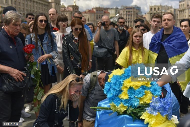 Ucrânia: Funeral do militar ucraniano e ativista Roman Ratushnyi