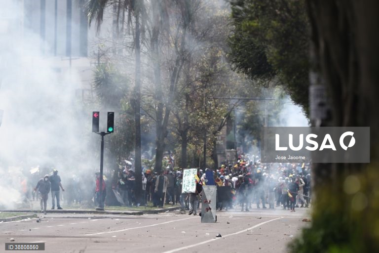 Quito: Confrontos entre manifestantes e polícia 