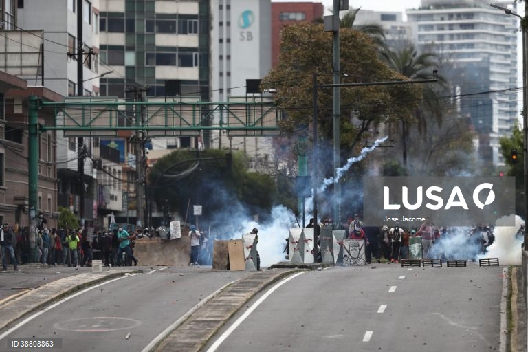 Quito: Confrontos entre manifestantes e polícia 
