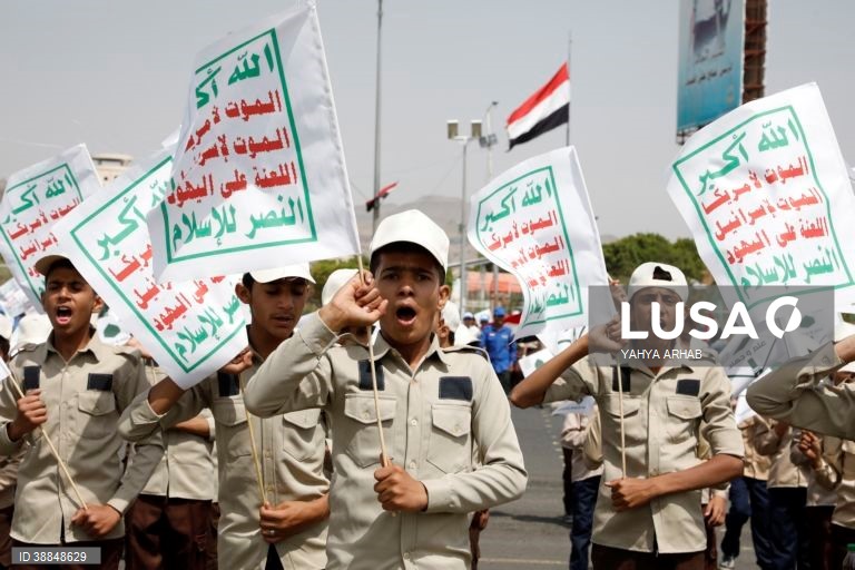 Iémen: Alunos terminam campo de verão em Saná