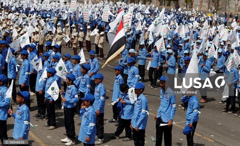 Iémen: Alunos terminam campo de verão em Saná