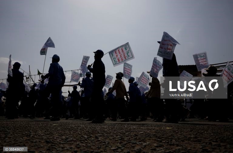 Iémen: Alunos terminam campo de verão em Saná