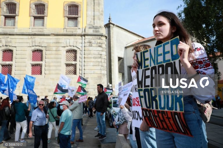 Contra-protesto de ucranianos no Porto