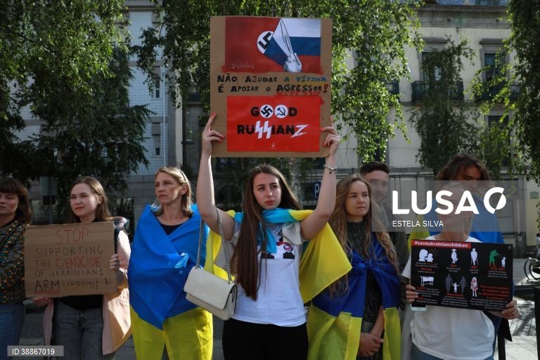Contra-protesto de ucranianos no Porto