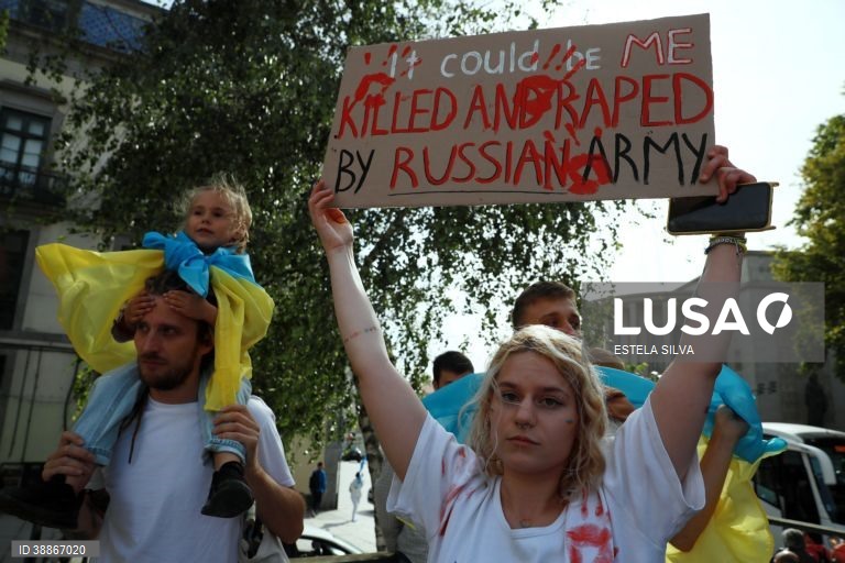 Contra-protesto de ucranianos no Porto