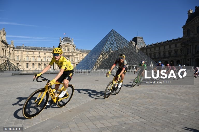 Jonas Vingegaard vence a Volta à França em bicicleta 2022