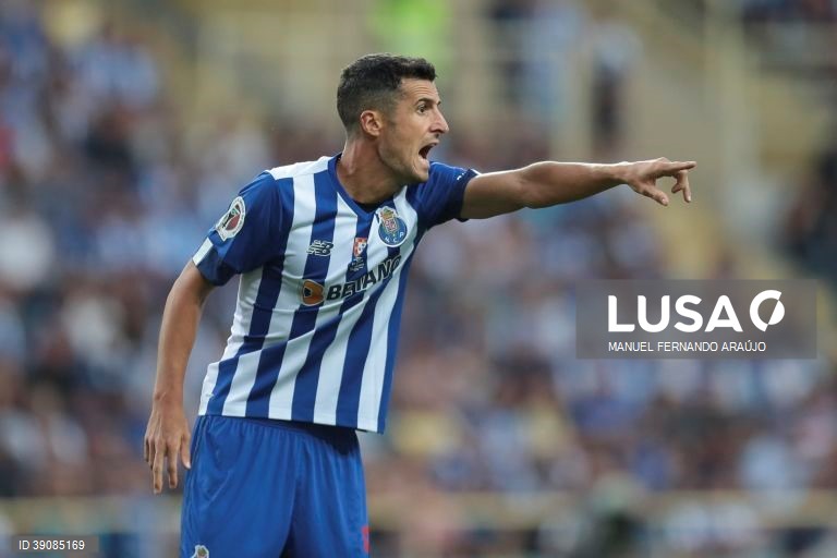 FC Porto conquista Supertaça Cândido de Oliveira ao vencer Tondela por 3-0