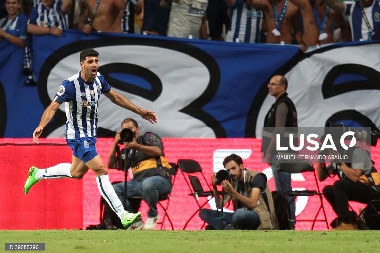 FC Porto conquista Supertaça Cândido de Oliveira ao vencer Tondela por 3-0