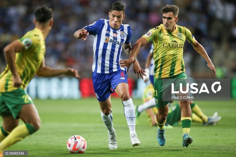 FC Porto conquista Supertaça Cândido de Oliveira ao vencer Tondela por 3-0