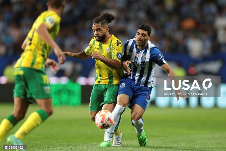 FC Porto conquista Supertaça Cândido de Oliveira ao vencer Tondela por 3-0