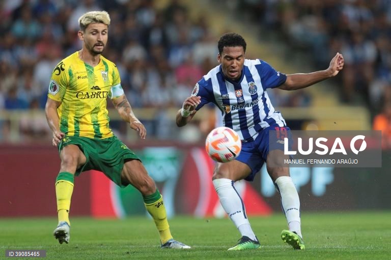 FC Porto conquista Supertaça Cândido de Oliveira ao vencer Tondela por 3-0
