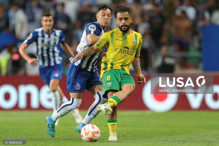 FC Porto conquista Supertaça Cândido de Oliveira ao vencer Tondela por 3-0