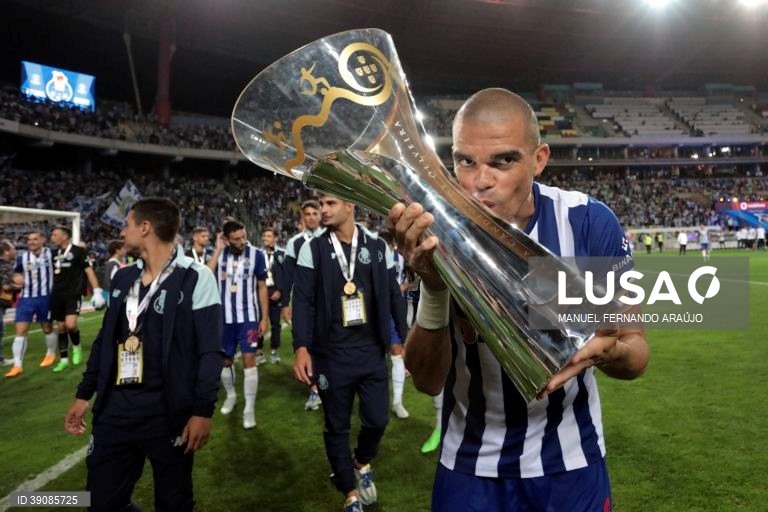 FC Porto conquista Supertaça Cândido de Oliveira ao vencer Tondela por 3-0