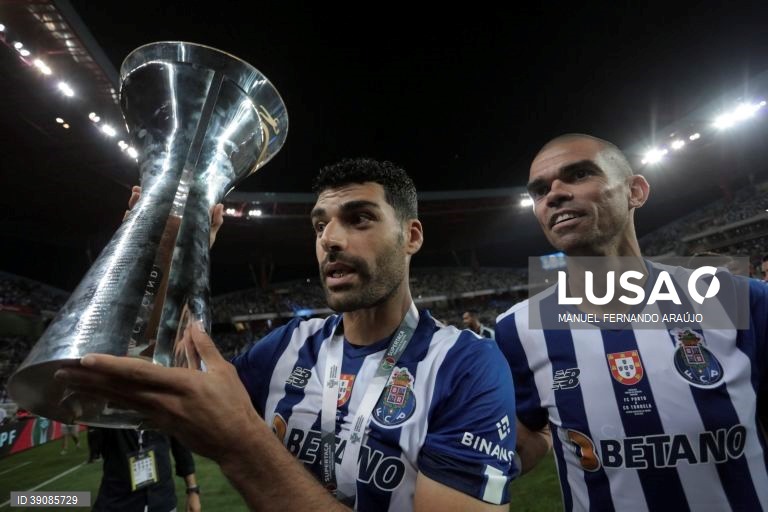 FC Porto conquista Supertaça Cândido de Oliveira ao vencer Tondela por 3-0