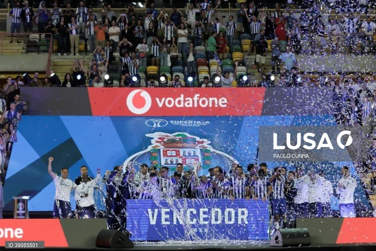 FC Porto conquista Supertaça Cândido de Oliveira ao vencer Tondela por 3-0