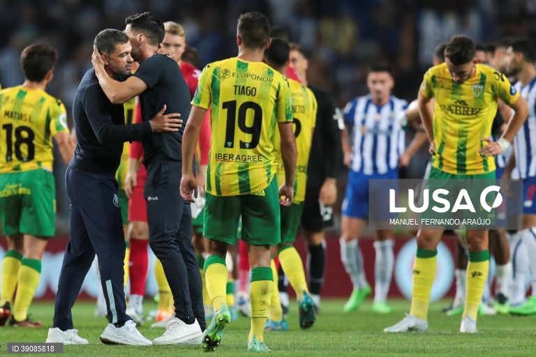 FC Porto conquista Supertaça Cândido de Oliveira ao vencer Tondela por 3-0