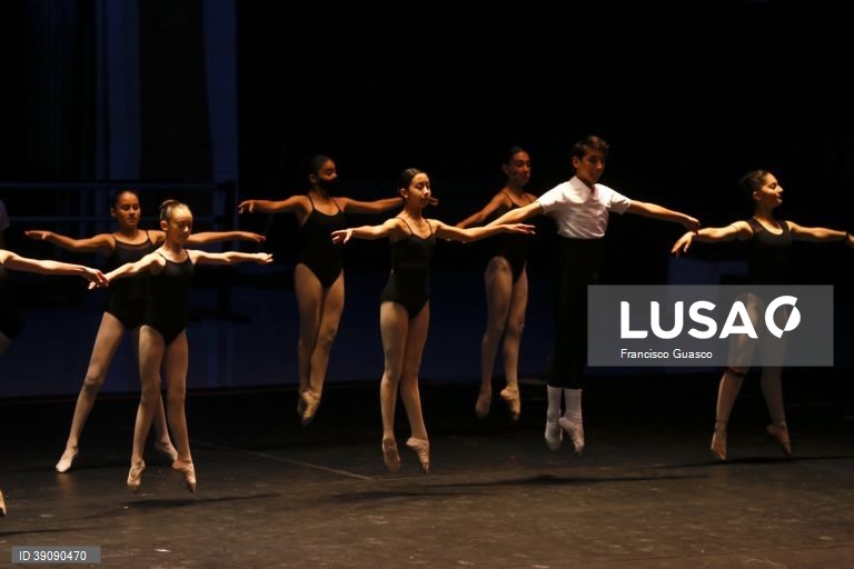 Dançarino Mexicano Isaac Hernandez promove novos talentos no norte do México