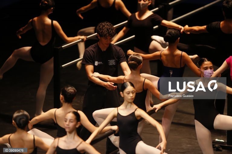 Dançarino Mexicano Isaac Hernandez promove novos talentos no norte do México