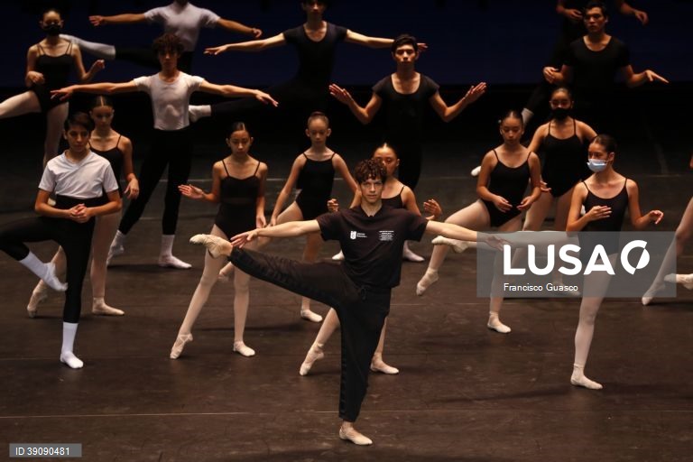 Dançarino Mexicano Isaac Hernandez promove novos talentos no norte do México