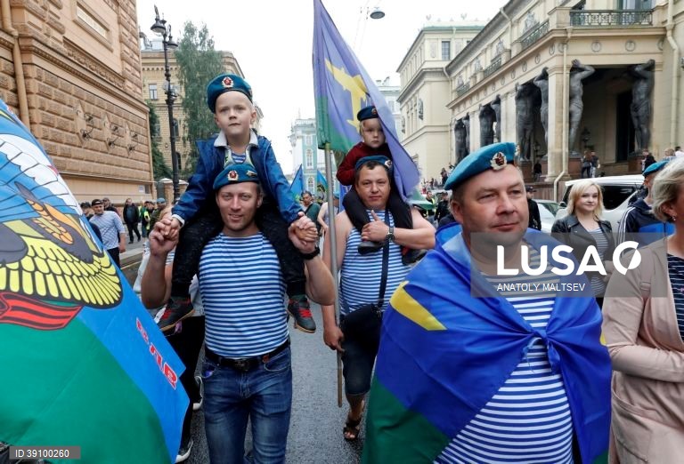 São Petersburgo: Dia do paraquedista