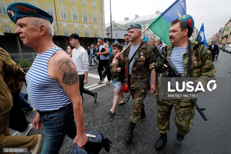 São Petersburgo: Dia do paraquedista