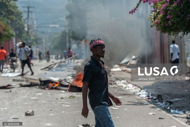 Haitianos protestam contra a insegurança e os elevados custos de vida