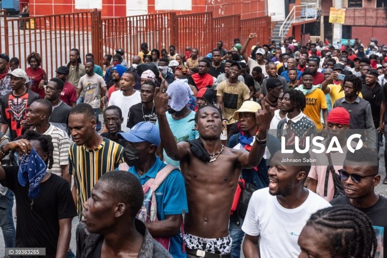 Haitianos protestam contra a insegurança e os elevados custos de vida