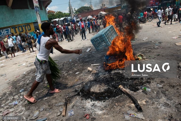 Haitianos protestam contra a insegurança e os elevados custos de vida