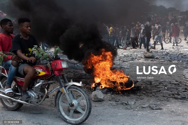 Haitianos protestam contra a insegurança e os elevados custos de vida