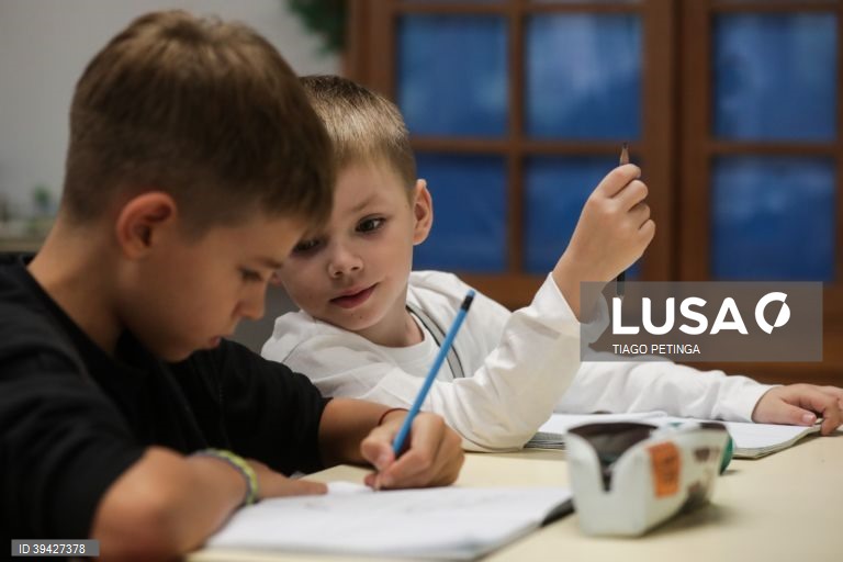 Crianças ucranianas estão a ter aulas de português inseridas numa atividade com a designação “Umas Férias em Português” com o intuito de facilitar e contribuir para uma integração mais efetiva das crianças em Portugal, em Odivelas, 15 de setembro de 2022. (ACOMPANHA TEXTO DA LUSA). TIAGO PETINGA/LUSA