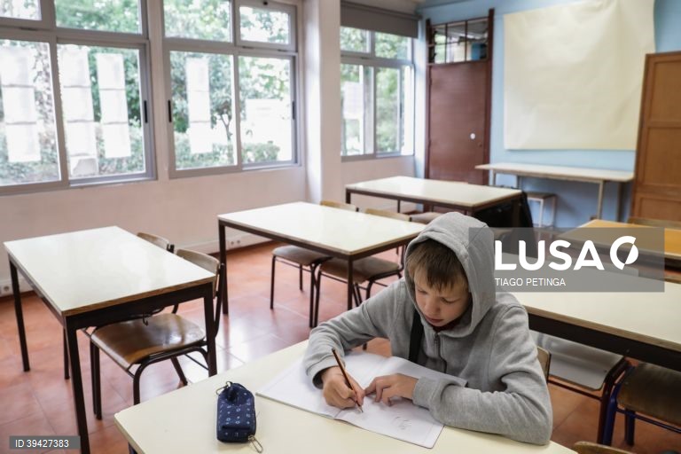 Crianças ucranianas estão a ter aulas de português inseridas numa atividade com a designação “Umas Férias em Português” com o intuito de facilitar e contribuir para uma integração mais efetiva das crianças em Portugal, em Odivelas, 15 de setembro de 2022. (ACOMPANHA TEXTO DA LUSA). TIAGO PETINGA/LUSA