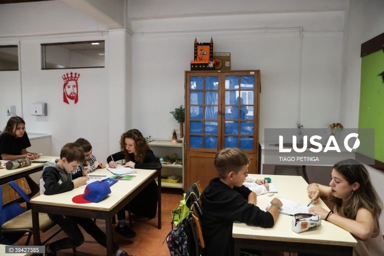 Crianças ucranianas estão a ter aulas de português inseridas numa atividade com a designação “Umas Férias em Português” com o intuito de facilitar e contribuir para uma integração mais efetiva das crianças em Portugal, em Odivelas, 15 de setembro de 2022. (ACOMPANHA TEXTO DA LUSA). TIAGO PETINGA/LUSA
