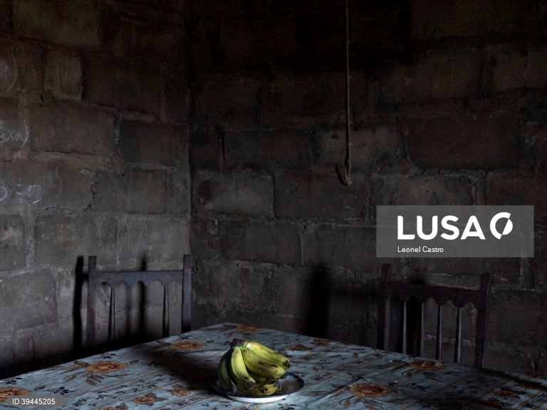 Leonel Castro é o vencedor na categoria de Assuntos Contemporâneos nos prémios de fotojornalismo Estação Imagem 2022 com uma reportagem sobre as marcas da guerra colonial com os que combateram pelos movimentos independentistas, em Angola e na Guine´-Bissau. As marcas nos corpos de homens e mulheres que ainda crianças pegaram em armas pela FNLA, na regia~o angolana dos Dembos, ou que combateram pelo PAIGC na Guine´-Bissau. Coimbra 17 de setembro de 2022. LEONEL CASTRO / ESTAÇÃO IMAGEM / LUSA...