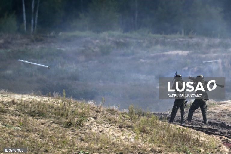 Exercício militar da Polónia com a participação de forças Britânicas e dos Estados Unidos "NIEDZWIEDZ-22" em Nowa Deba, Polónia