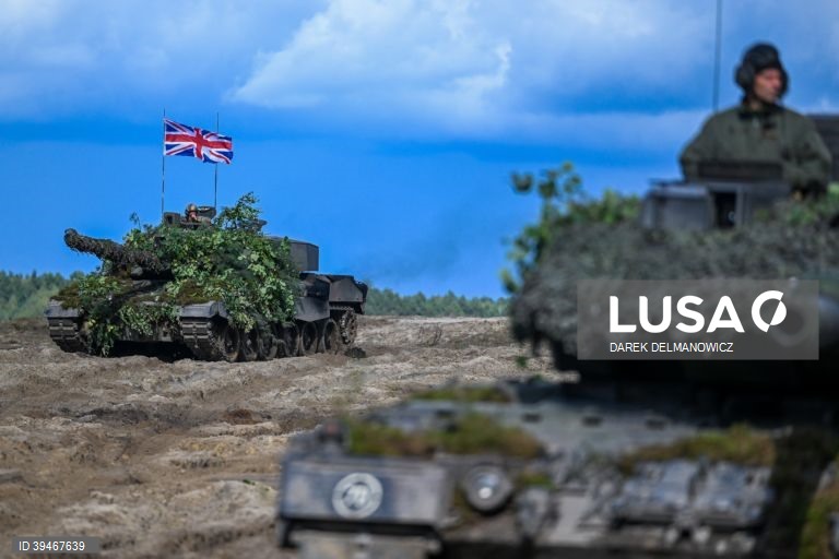 Exercício militar da Polónia com a participação de forças Britânicas e dos Estados Unidos "NIEDZWIEDZ-22" em Nowa Deba, Polónia