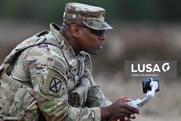 Exercício militar da Polónia com a participação de forças Britânicas e dos Estados Unidos "NIEDZWIEDZ-22" em Nowa Deba, Polónia