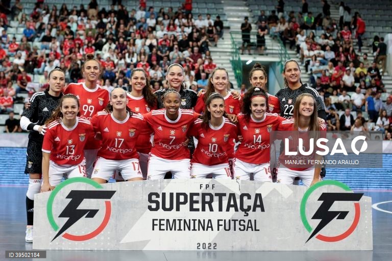 A equipa do Benfica durante o jogo da Supertaça de Portugal de Futsal, Sporting CP vs SL Benfica realizado no Centro de Desportos e Congressos de Matosinhos, 25 Setembro 2022, MANUEL FERNANDO ARAUJO/LUSA