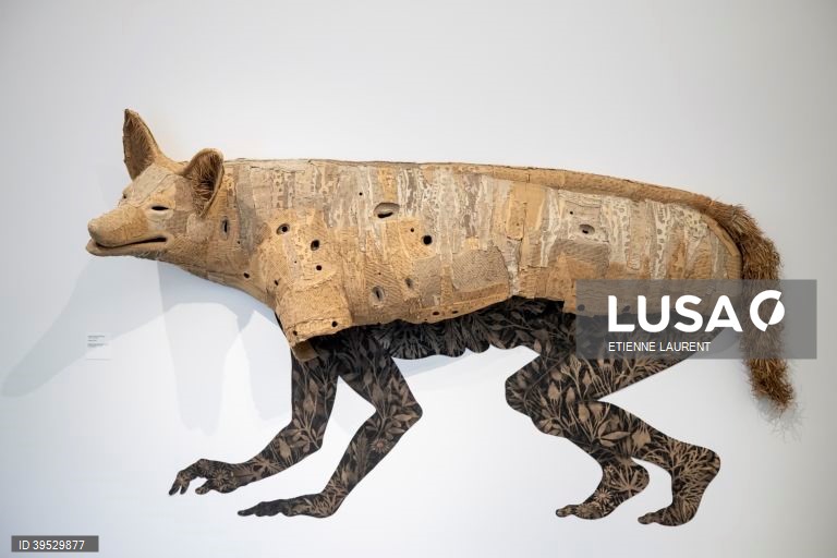 EUA: Exposição do Museu de Arte de Orange County em Costa Mesa, Califórnia