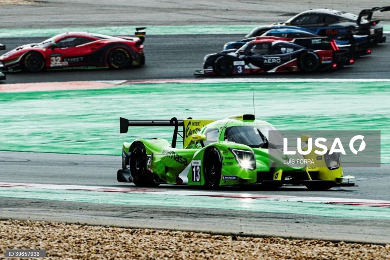 O piloto português Guilherme Oliveira ( em baixo) da equipa da Inter Europol Competitin em ação no Autódromo Internacional do Algarve nas 4 horas de Portimão, 6º. e última prova de European Le Mans Series, Portimão, 16 de outubro de 2022. LUÍS FORRA/LUSA