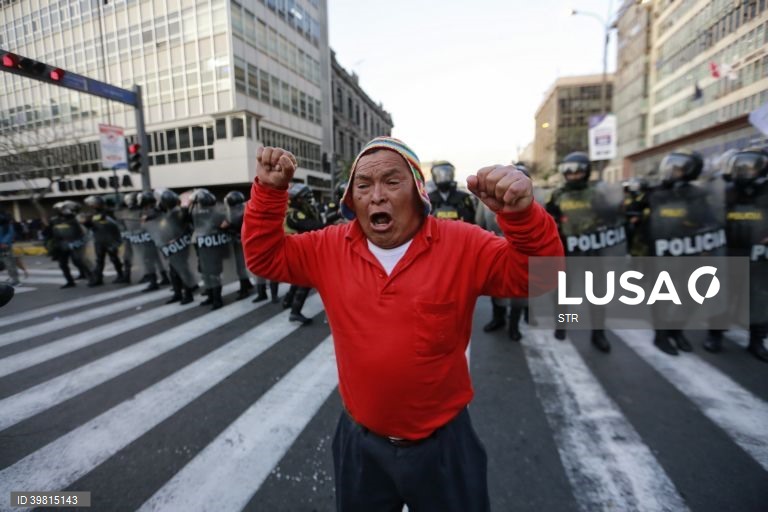 Peru: Centenas de manifestantes pró-Pedro Castillo confrontam a Polícia Nacional exigindo o encerramento do Congresso da República