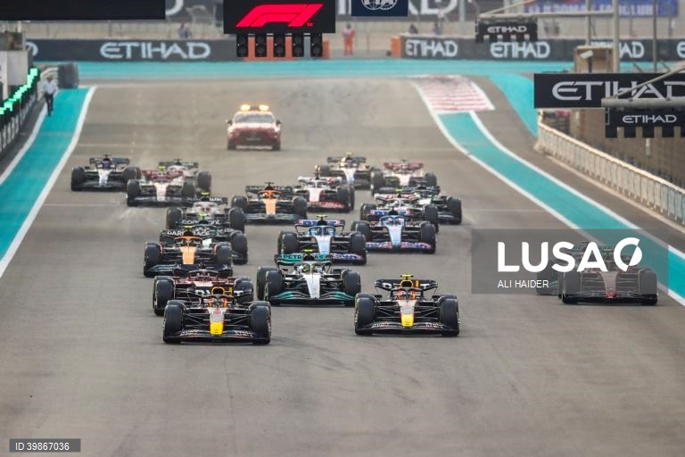 O neerlandês Max Verstappen (Red Bull) conquistou a 15.ª vitória da temporada no Grande Prémio de Abu Dhabi, enquanto o monegasco Charles Leclerc (Ferrari) segurou o segundo lugar no Mundial de Fórmula 1, após a 22.ª e última prova.